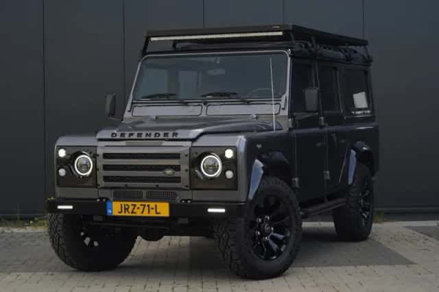Land Rover Defender (2003) thumbnail 1