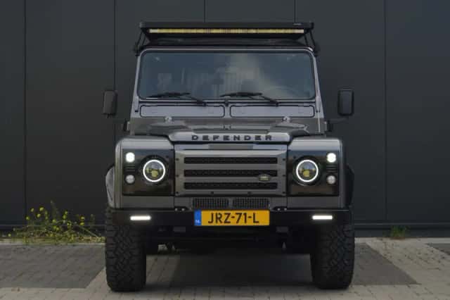 Land Rover Defender (2003) thumbnail 3