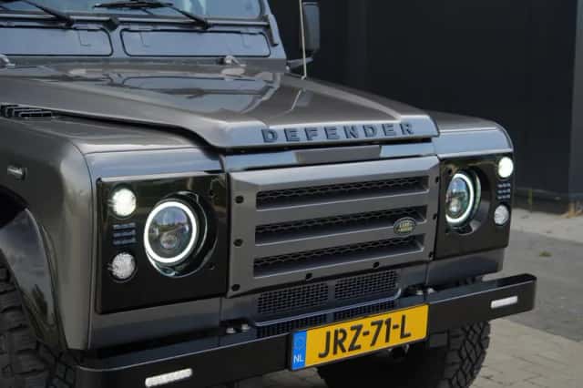 Land Rover Defender (2003) thumbnail 4
