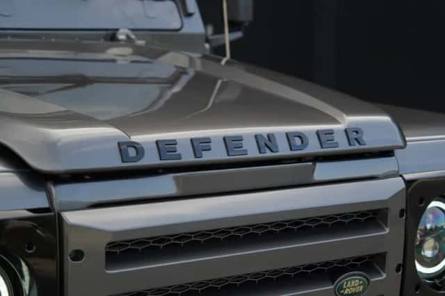 Land Rover Defender (2003) thumbnail 5
