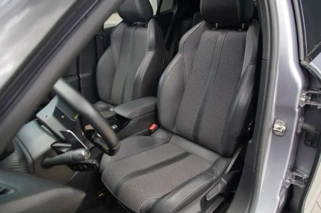 Peugeot 2008 (2008) thumbnail 4