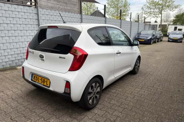 Kia Picanto (2015) thumbnail 4