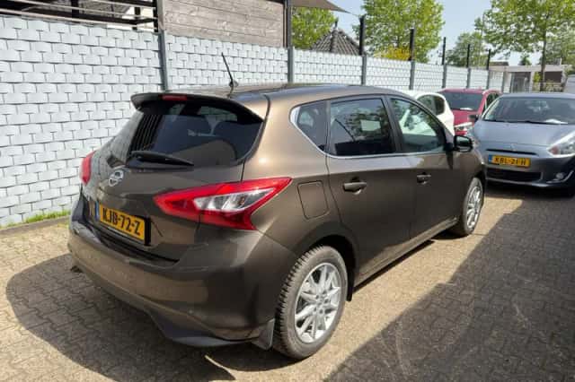 Nissan Pulsar (2015) thumbnail 4