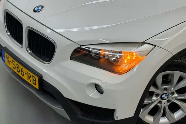 BMW X1 (2013) thumbnail 2