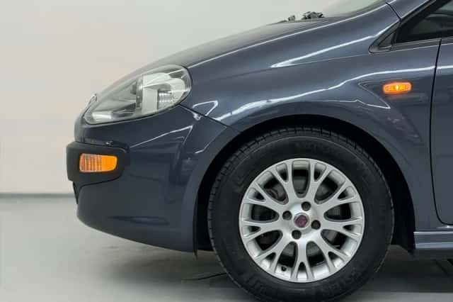 Fiat Punto (2010) thumbnail 2