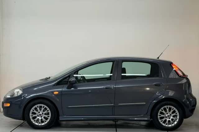 Fiat Punto (2010) thumbnail 3