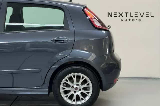 Fiat Punto (2010) thumbnail 4