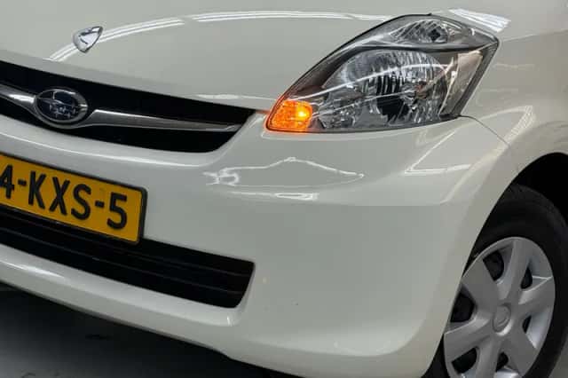 Subaru Justy (2010) thumbnail 2