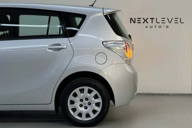 Toyota Verso (2009) thumbnail 6