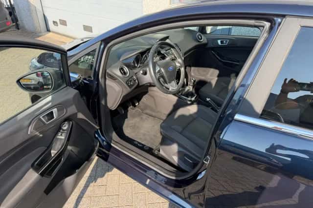 Ford Fiesta (2017) thumbnail 3