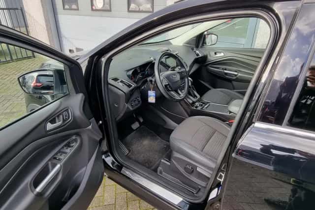 Ford Kuga (2017) thumbnail 3