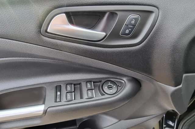 Ford Kuga (2017) thumbnail 4