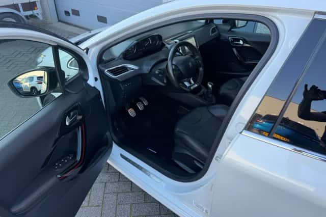 Peugeot 208 (2017) thumbnail 4