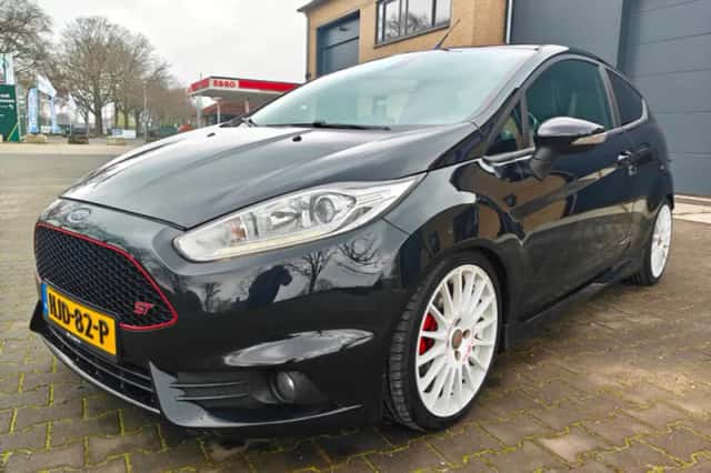 Ford Fiesta (2014) thumbnail 2