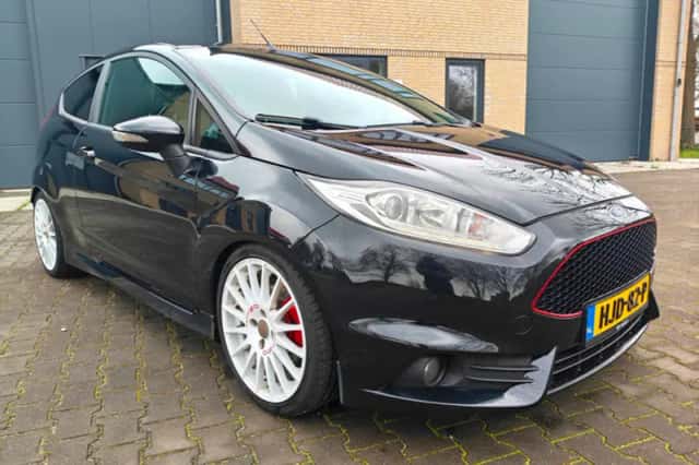 Ford Fiesta (2014) thumbnail 4