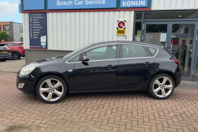 Opel Astra (2011) thumbnail 1