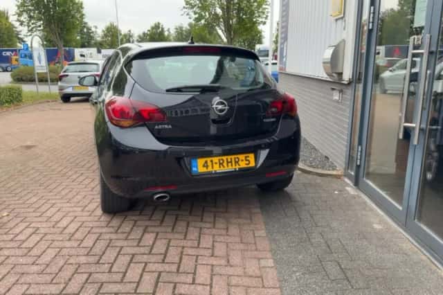 Opel Astra (2011) thumbnail 6