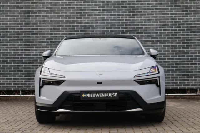 Polestar 4 (2024) thumbnail 3
