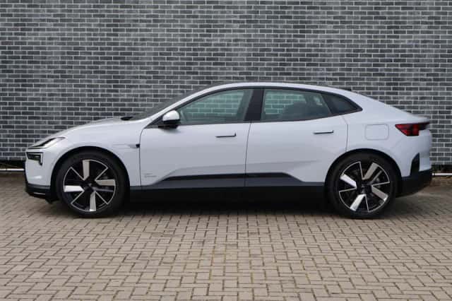 Polestar 4 (2024) thumbnail 4