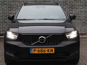 Volvo XC40 thumbnail 3