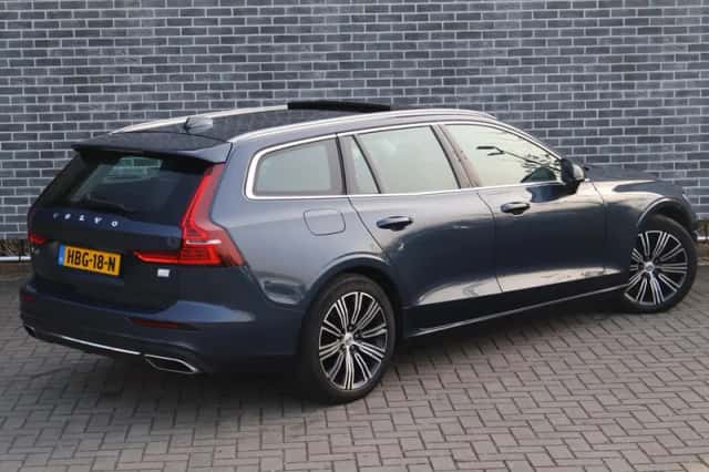 Volvo V60 (2021) thumbnail 2