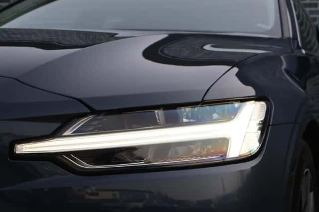 Volvo V60 (2021) thumbnail 4