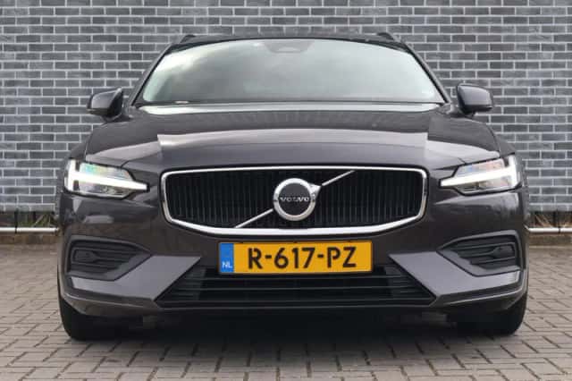Volvo V60 (2022) thumbnail 3