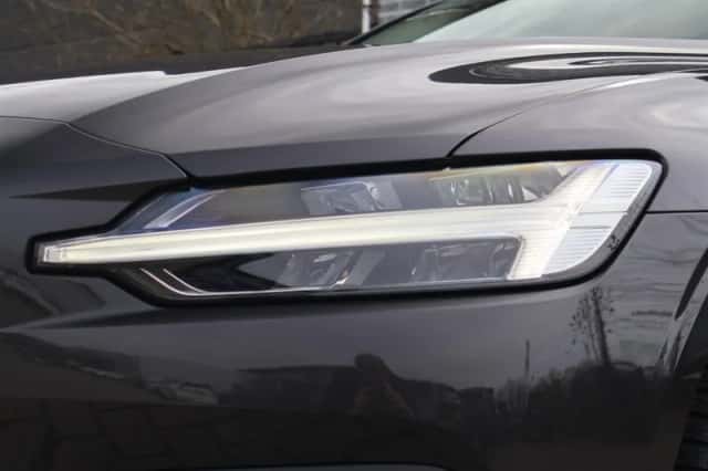 Volvo V60 (2022) thumbnail 4
