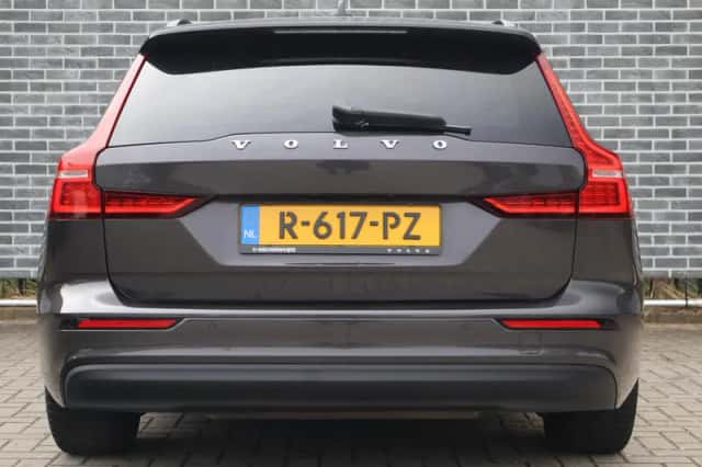 Volvo V60 (2022) thumbnail 5