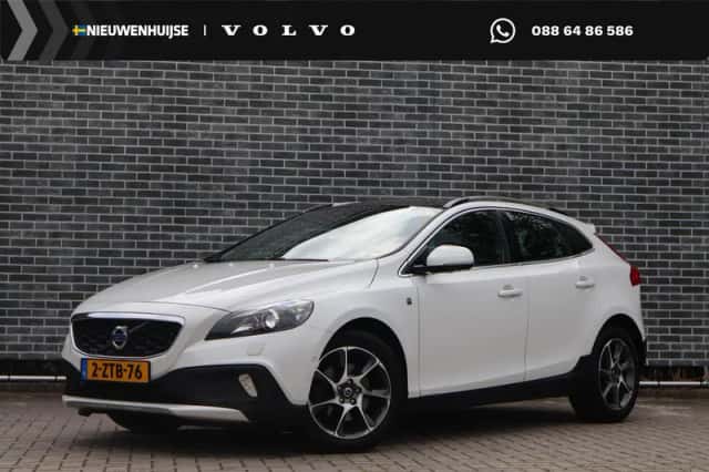 Volvo V40 (2015) thumbnail 1