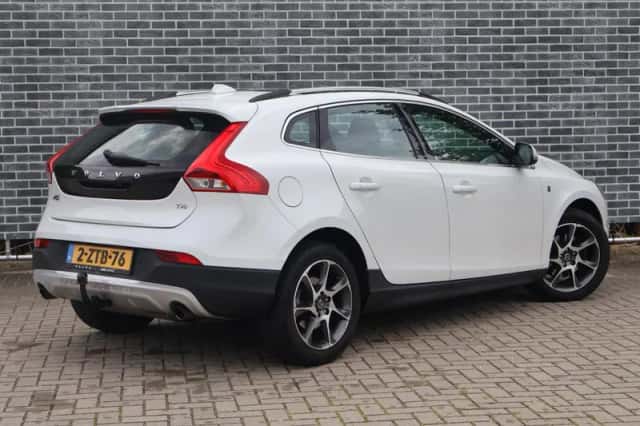 Volvo V40 (2015) thumbnail 3