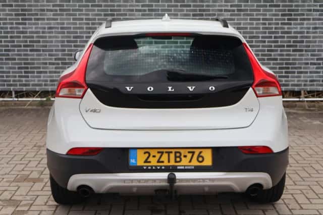 Volvo V40 (2015) thumbnail 4