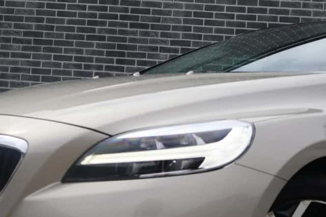 Volvo V40 (2019) thumbnail 2
