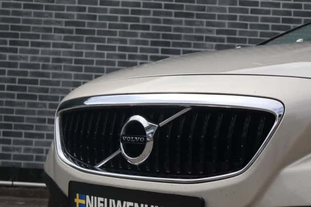 Volvo V40 (2019) thumbnail 3