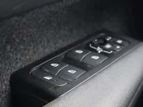Volvo XC40 thumbnail 6