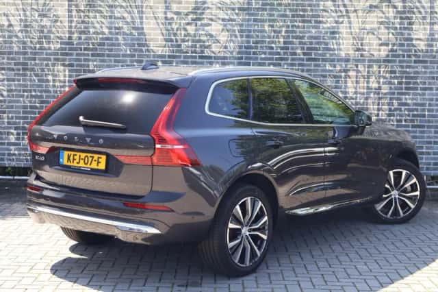 Volvo XC60 (2022) thumbnail 2