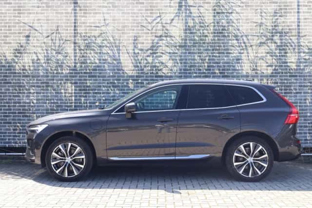 Volvo XC60 (2022) thumbnail 3