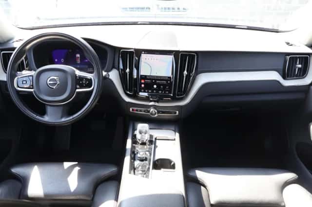 Volvo XC60 (2022) thumbnail 5