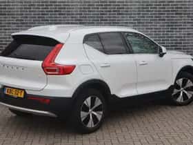 Volvo XC40 thumbnail 2