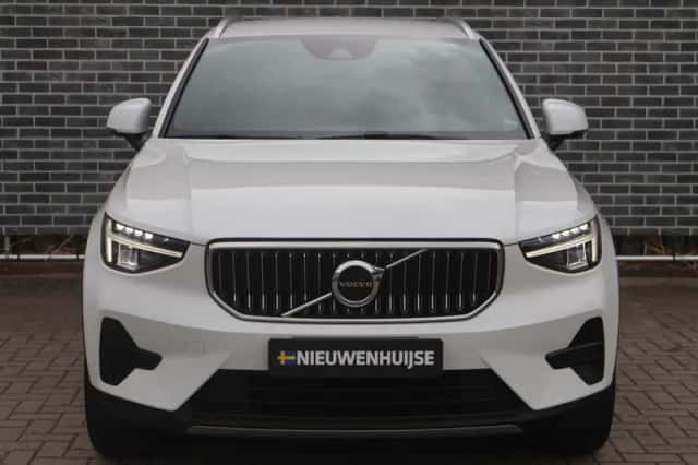 Volvo XC40 (2022) thumbnail 3