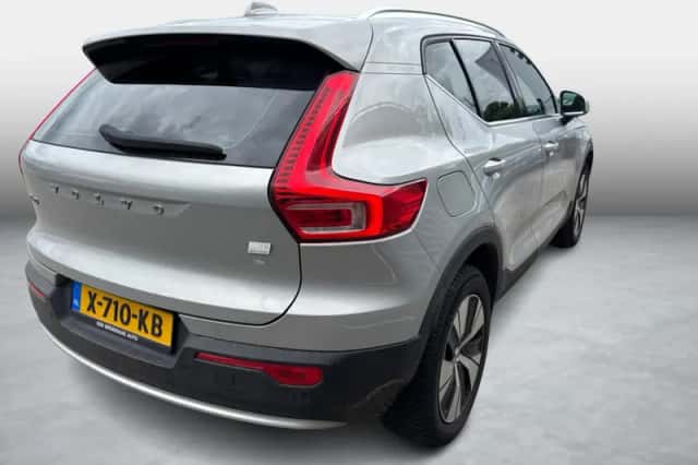 Volvo XC40 (2023) thumbnail 2