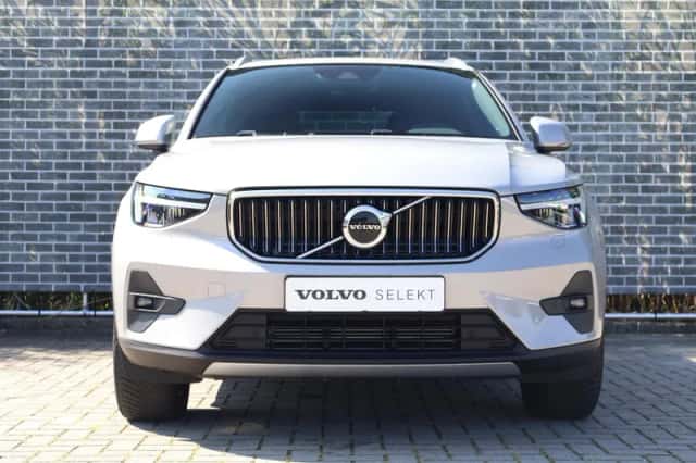 Volvo XC40 (2023) thumbnail 3
