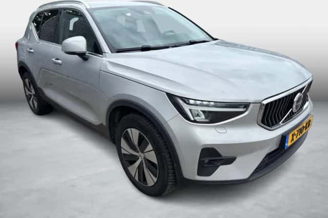 Volvo XC40 (2023) thumbnail 3