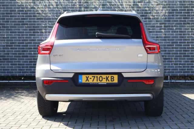 Volvo XC40 (2023) thumbnail 4