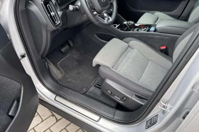 Volvo XC40 (2023) thumbnail 5