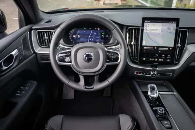 Volvo XC60 (2025) thumbnail 2