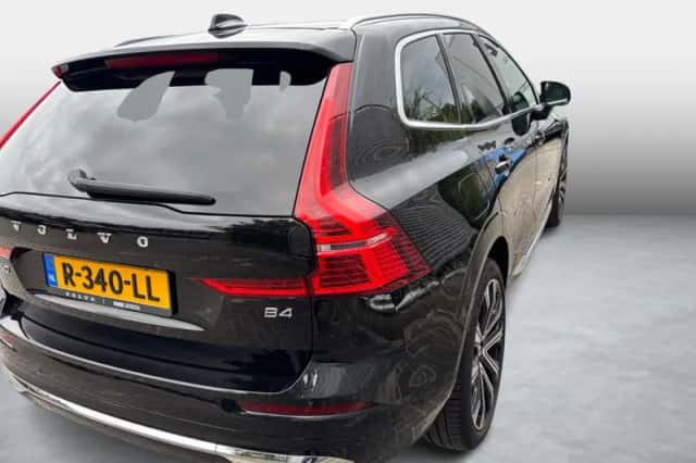 Volvo XC60 (2022) thumbnail 2