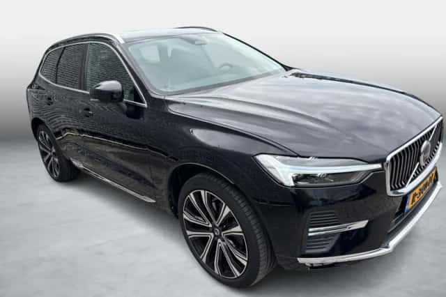 Volvo XC60 (2022) thumbnail 3