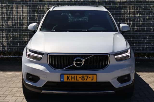 Volvo XC40 (2021) thumbnail 3