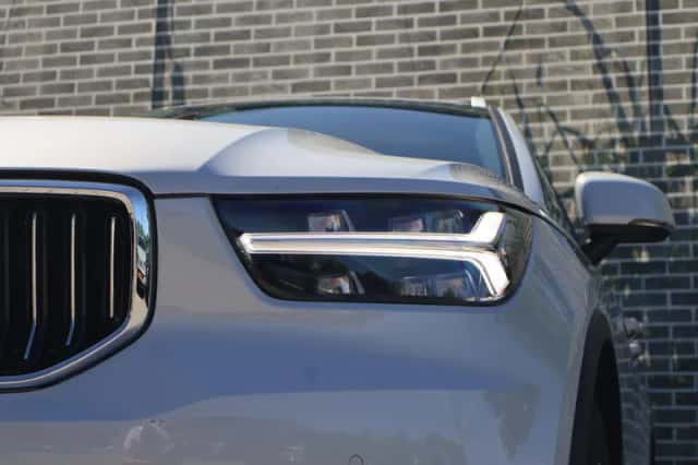 Volvo XC40 (2021) thumbnail 4